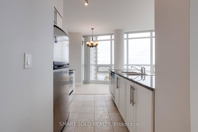 Image 2 of listing MLS® C14087604