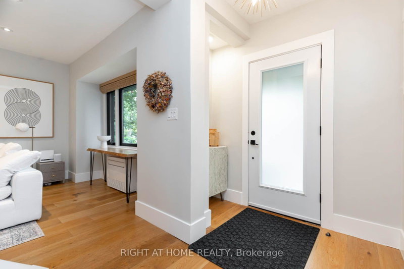 Image 3 of listing MLS® E14030052