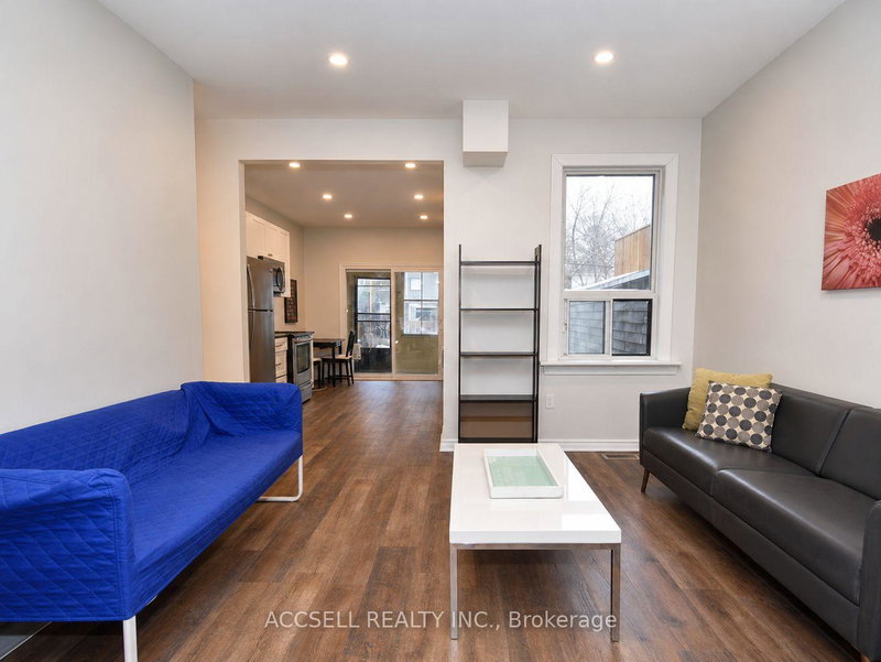 Image 2 of listing MLS® E14087628