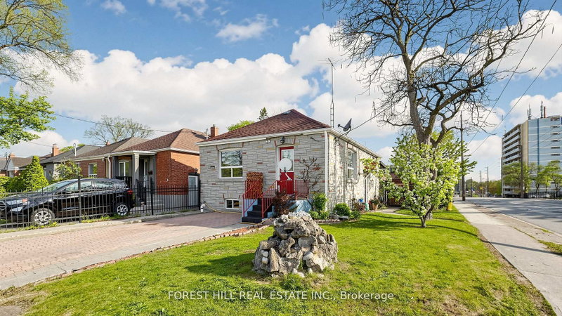 Image 1 of listing MLS® W13885260