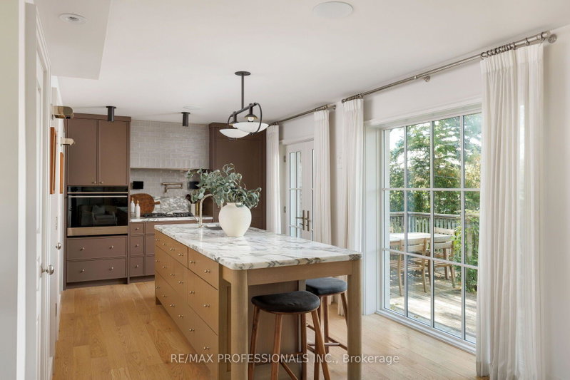 Image 1 of listing MLS® W13885886