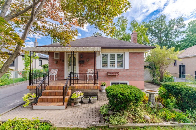 Image 1 of listing MLS® W13885934