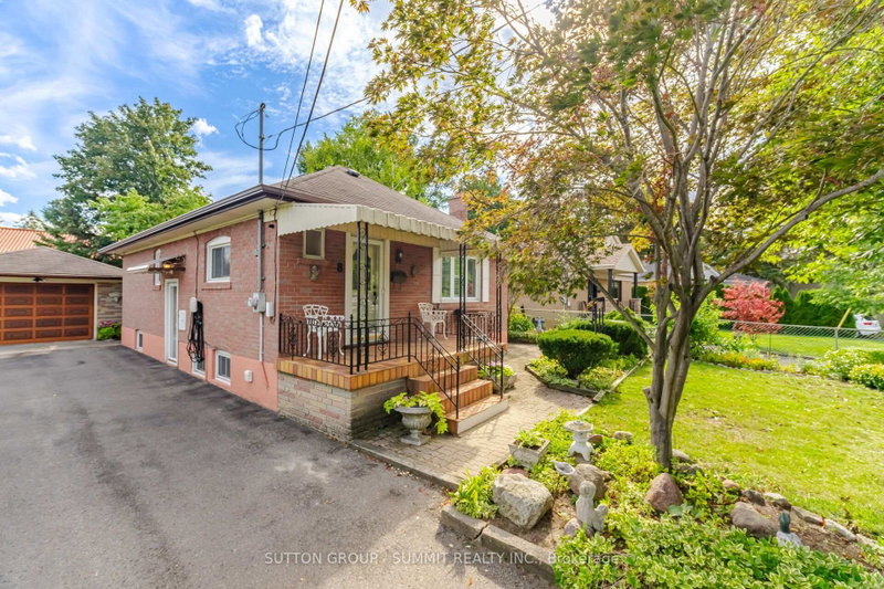 Image 2 of listing MLS® W13885934