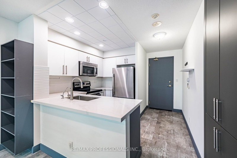 Image 2 of listing MLS® W14029550
