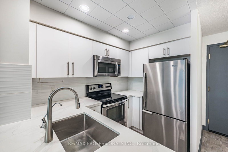 Image 3 of listing MLS® W14029550