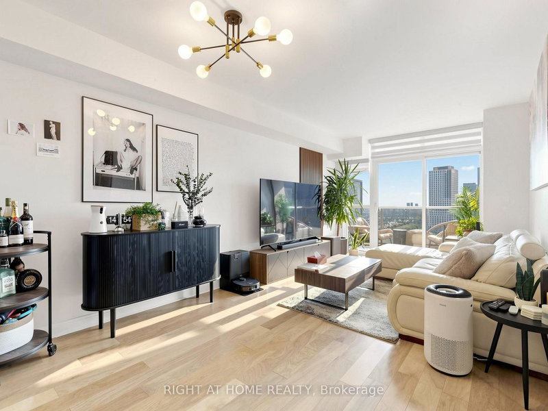 Image 1 of listing MLS® W14029996