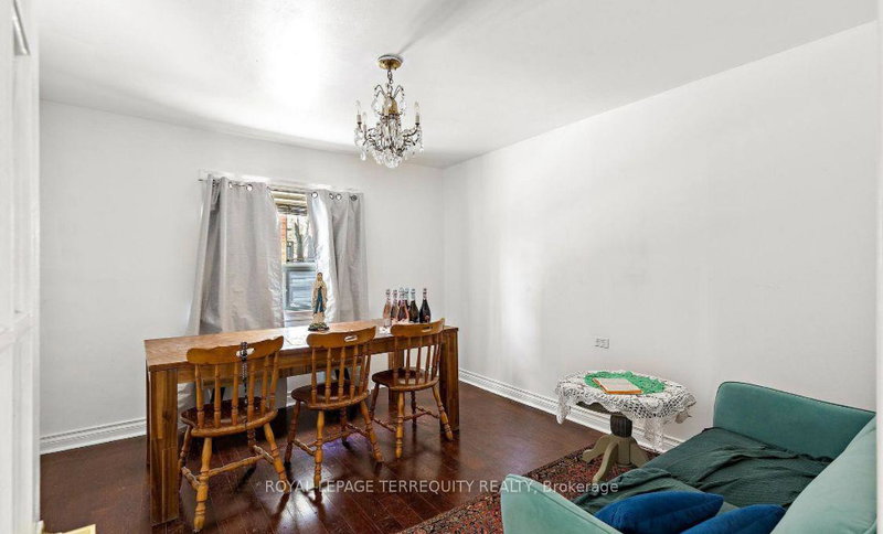 Image 3 of listing MLS® W14087172