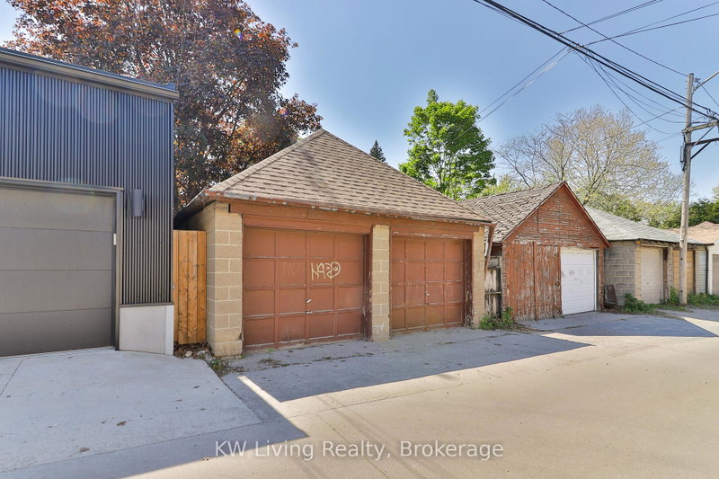 Image 3 of listing MLS® W14087194