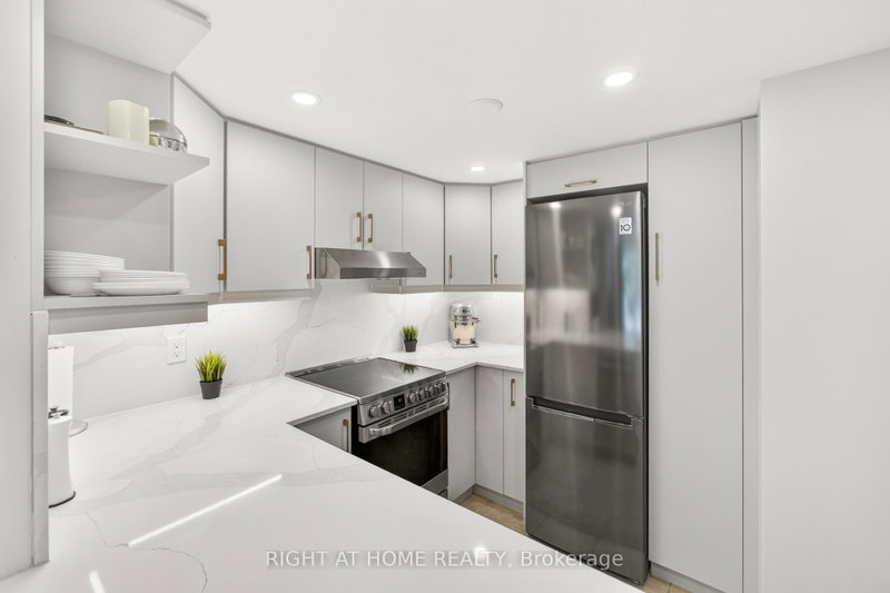 Image 2 of listing MLS® W14087228