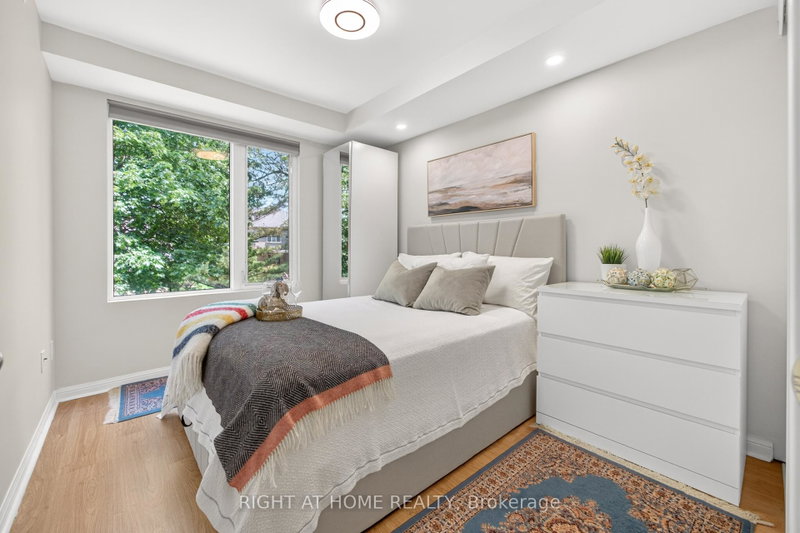 Image 3 of listing MLS® W14087228
