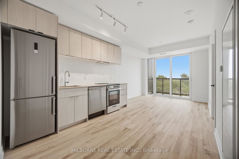 Image 2 of listing MLS® W14087244