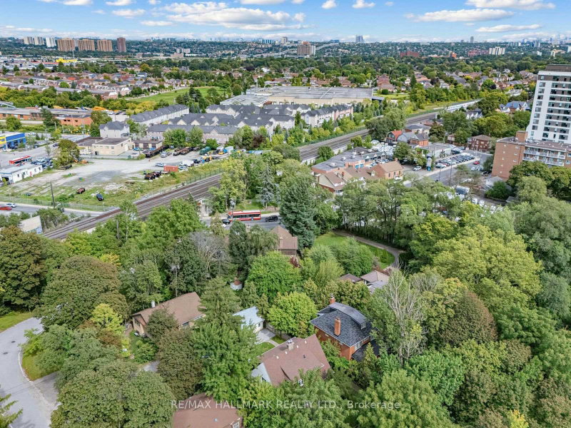 Image 2 of listing MLS® W14087534