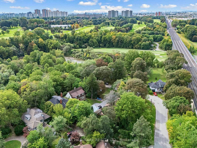 Image 3 of listing MLS® W14087534