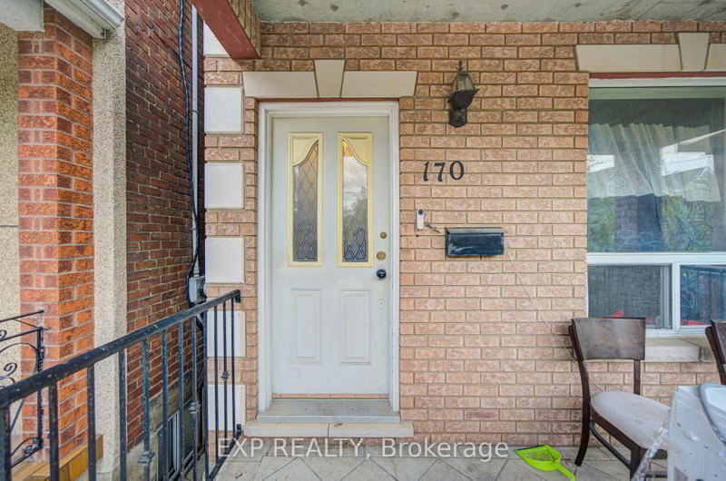 Image 2 of listing MLS® W14087640