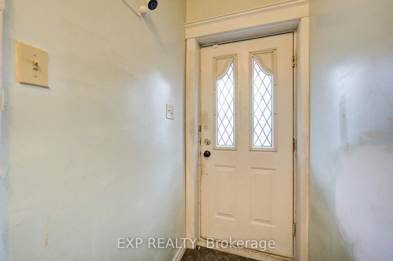 Image 3 of listing MLS® W14087640
