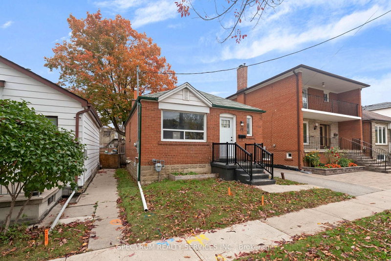 Image 3 of listing MLS® W14087662