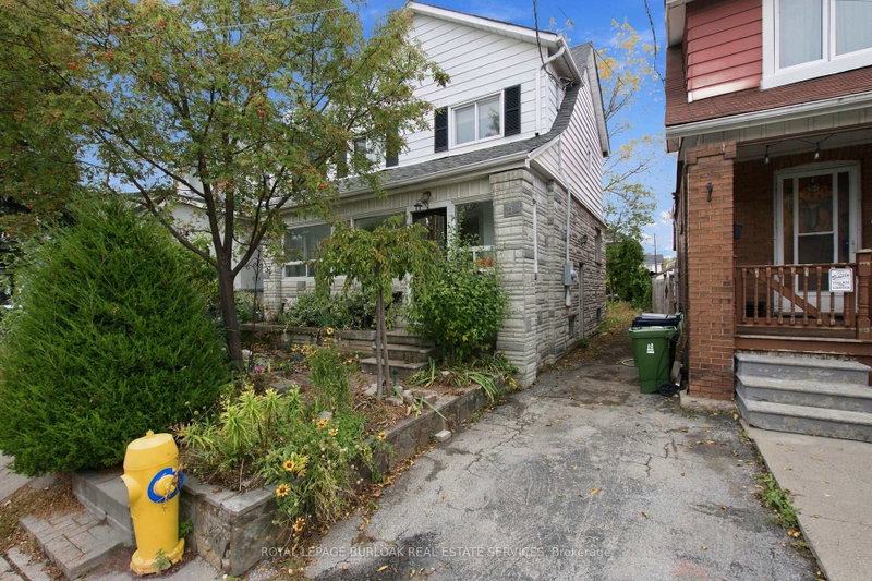 Image 2 of listing MLS® W14087798