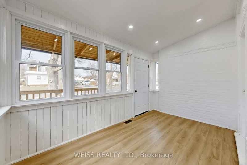 Image 2 of listing MLS® X13867960