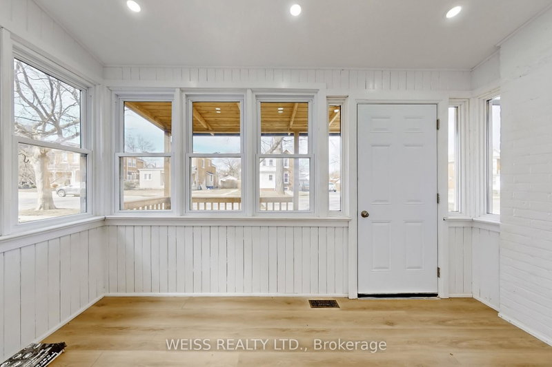 Image 3 of listing MLS® X13867960
