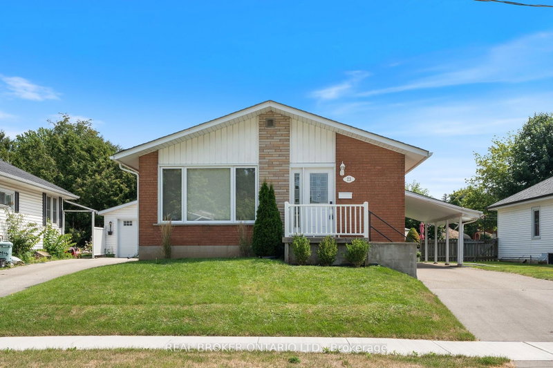 Image 2 of listing MLS® X13871042