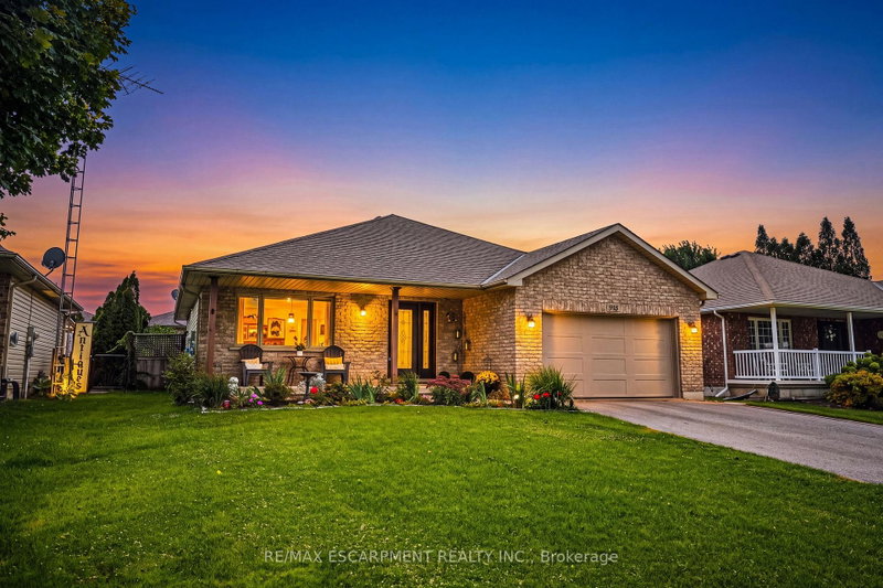 Image 2 of listing MLS® X14097630