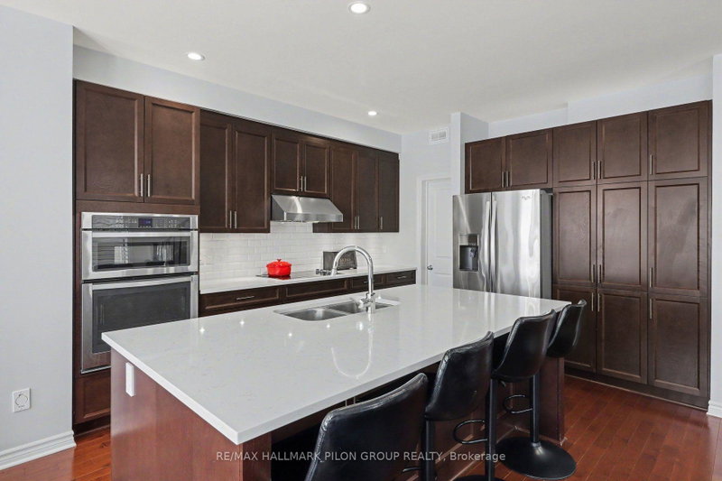 Image 3 of listing MLS® X14098008