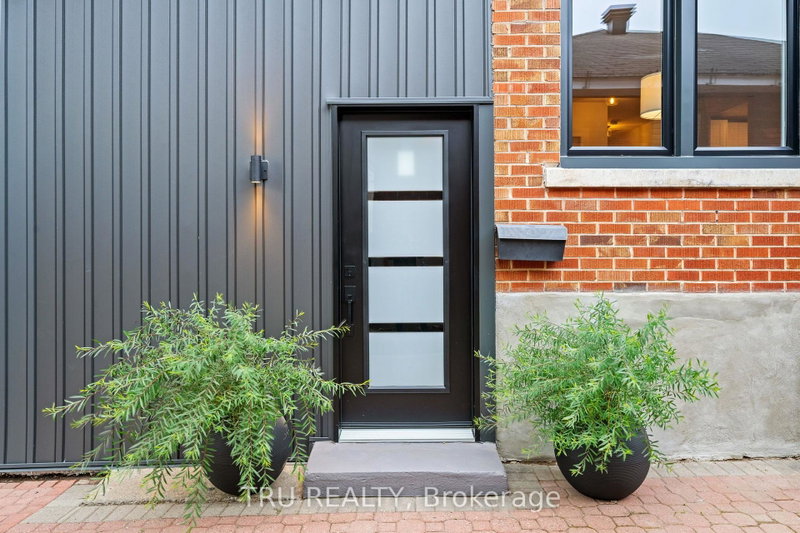 Image 3 of listing MLS® X14109358