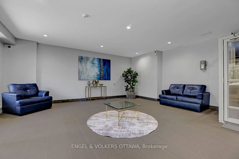 Image 2 of listing MLS® X14110072