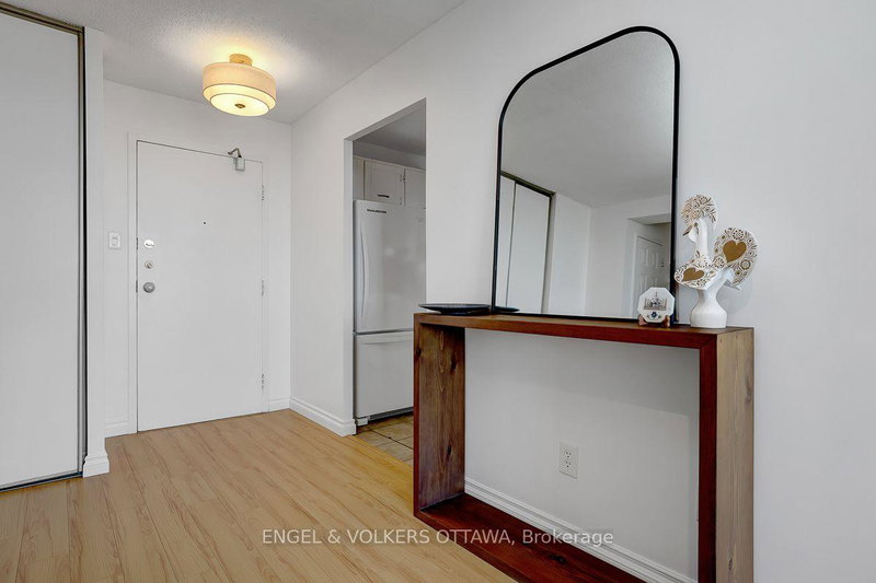 Image 3 of listing MLS® X14110072