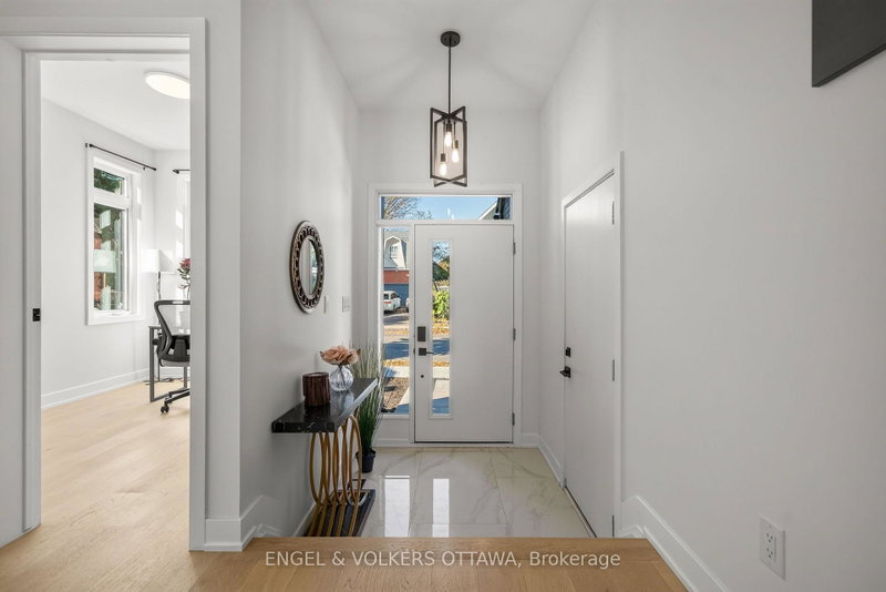 Image 3 of listing MLS® X14110632